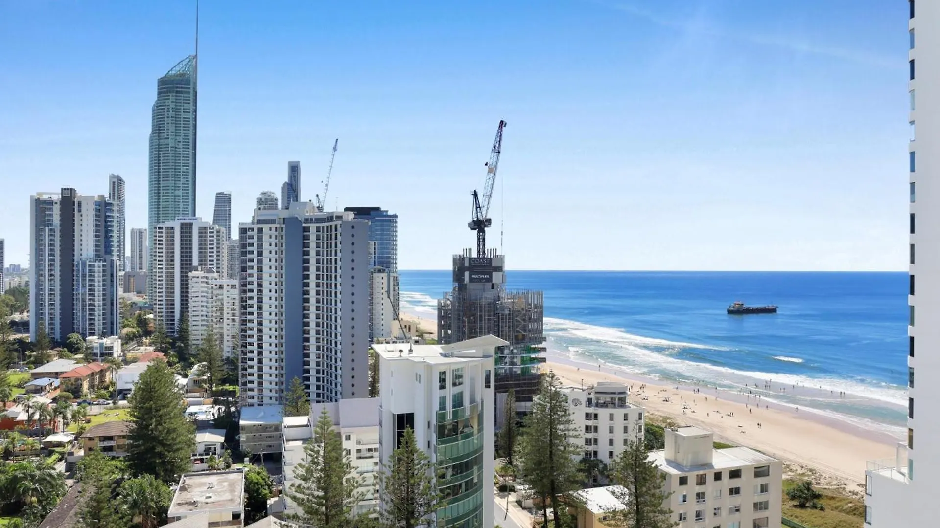 Surfers Paradise Escape With Premium Amenities Gold Coast Apartment