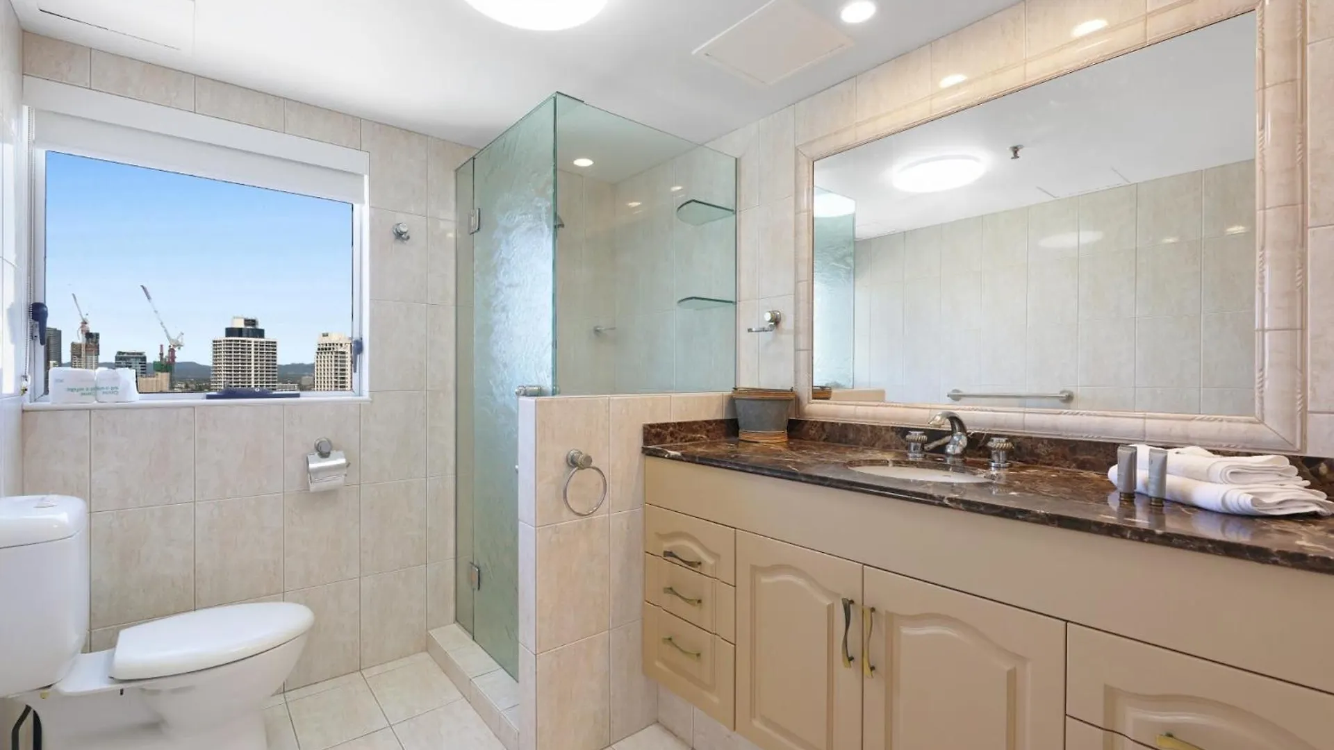 Surfers Paradise Escape With Premium Amenities Gold Coast Apartment